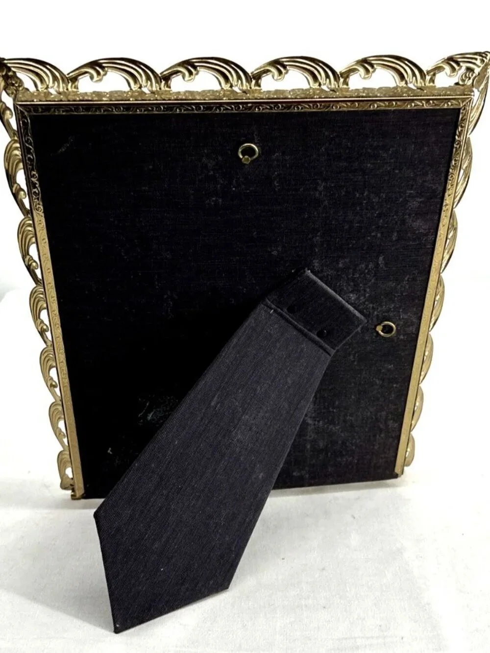 Picture Frame Metal Scalloped Edge 8 x 10